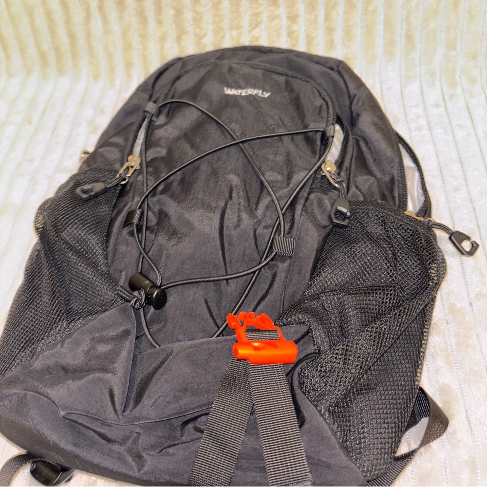 Waterfly 12L Lightweight Hiking Backpack Daypack Travel School Bag Black - Picture 9 of 14